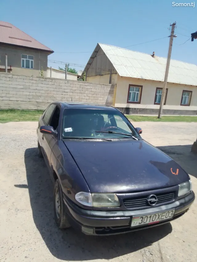 Opel Astra F 1995 · 1.6 MT