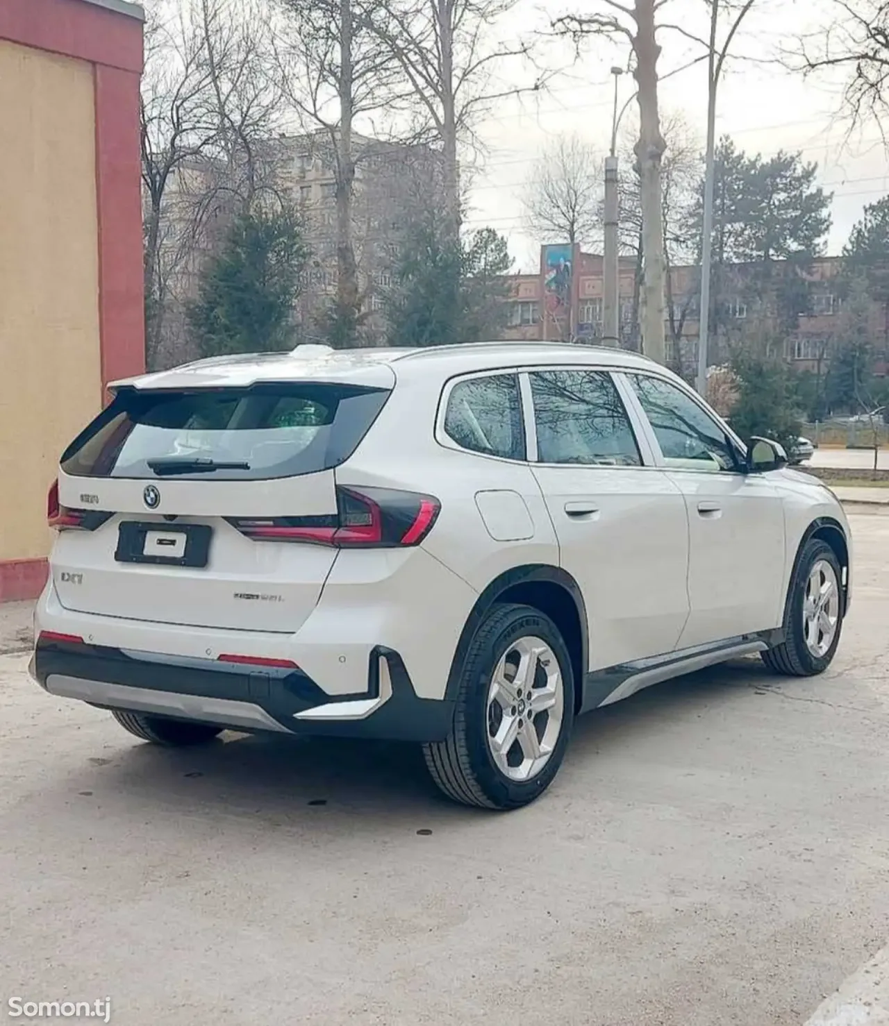 BMW iX 2025 · AT