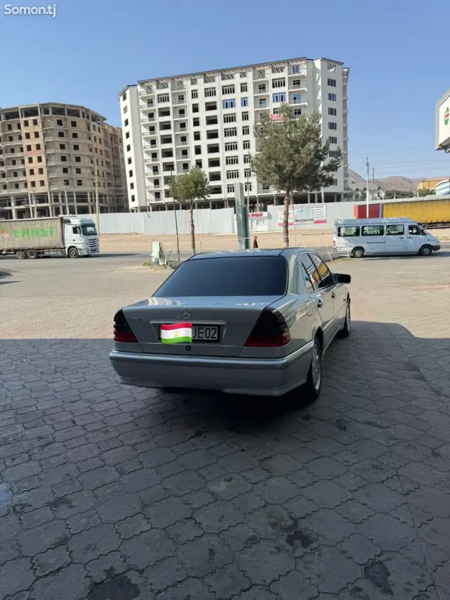 Mercedes-Benz C class 2000 · 2.8 AT