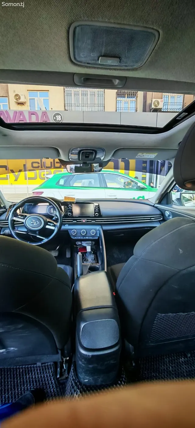 Hyundai Elantra 2023 · 2.0 AT