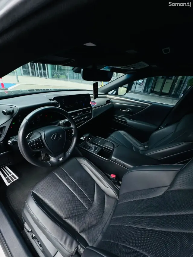 Lexus ES series 2023 · 2.5 AT