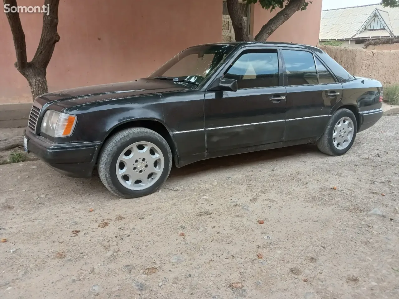 Mercedes-Benz W124 1993 · 3.0 AT