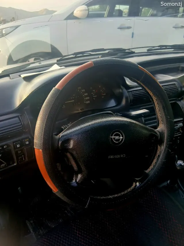 Opel Astra F 1997 · 1.6 MT