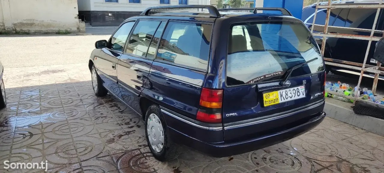Opel Astra F 1998 · 1.6 MT