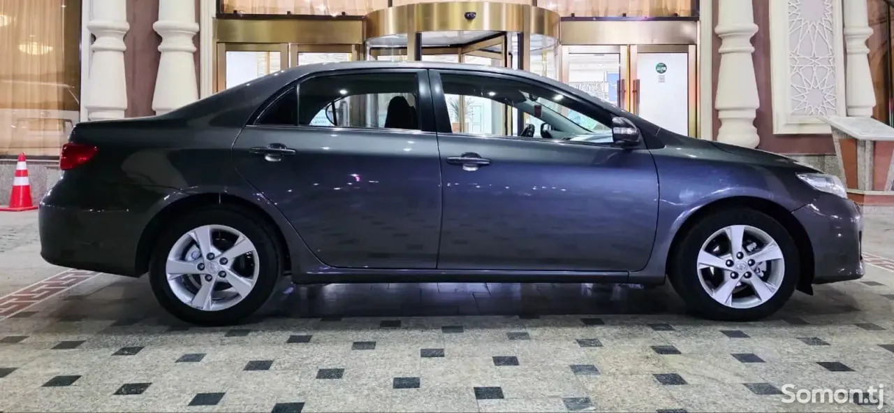 Toyota Camry 2011 · 1.6 MT