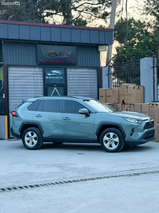 Toyota RAV 4 2020 · 2.5 AT
