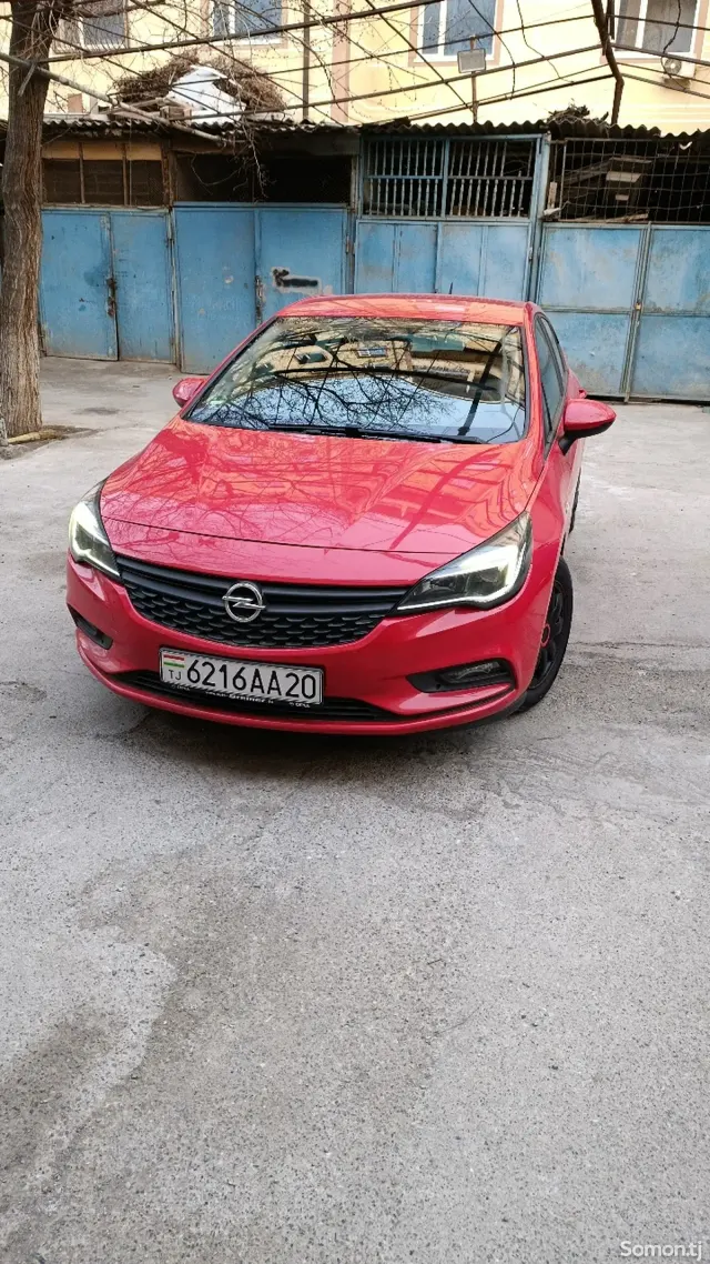 Opel Astra K 2016 · 1.1 MT