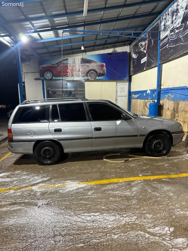 Opel Astra F 1995 · 1.6 MT
