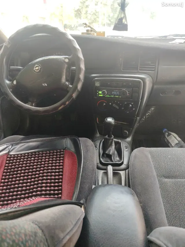 Opel Vectra B 1999 · 1.8 MT