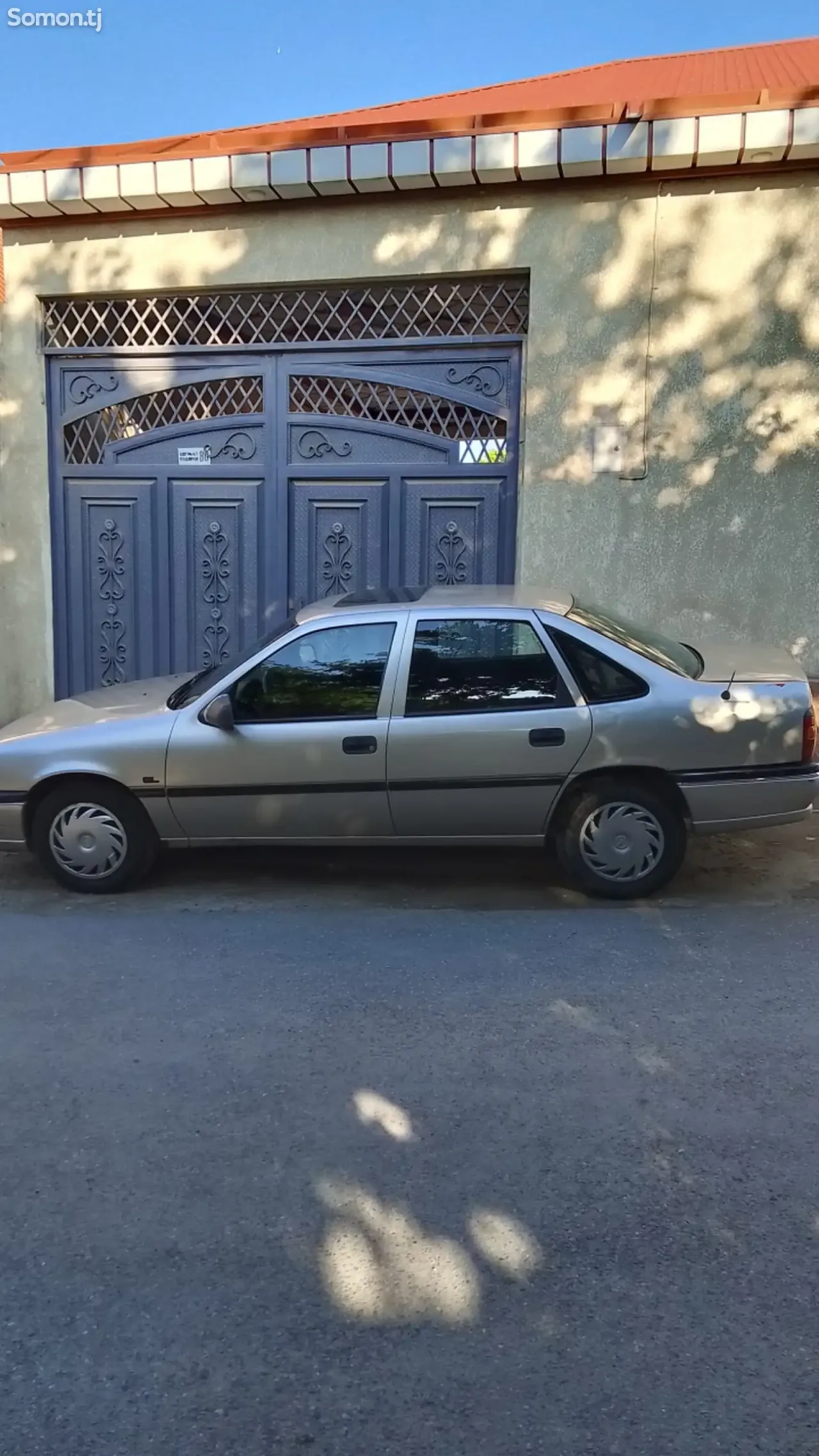 Opel Vectra A 1993 · 1.6 MT