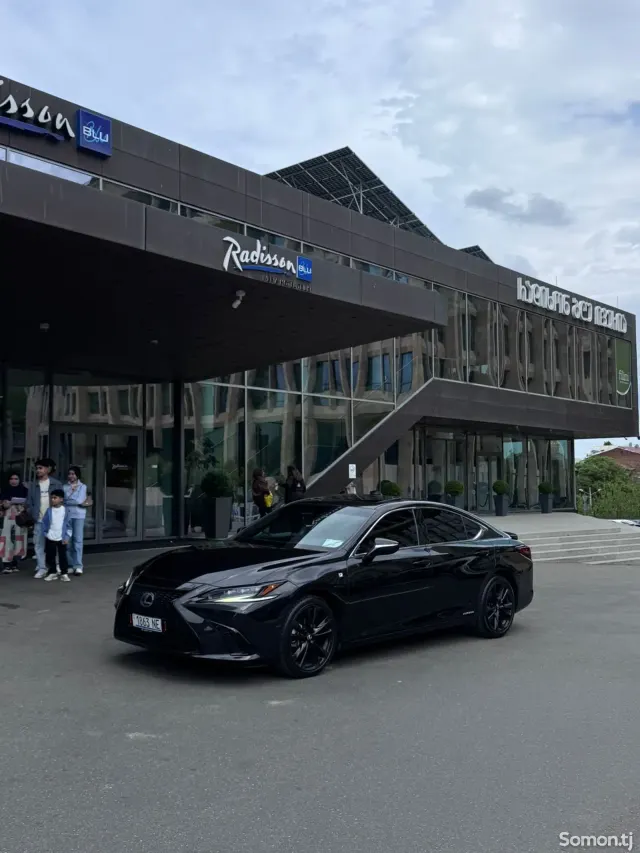 Lexus ES series 2023 · 2.5 AT