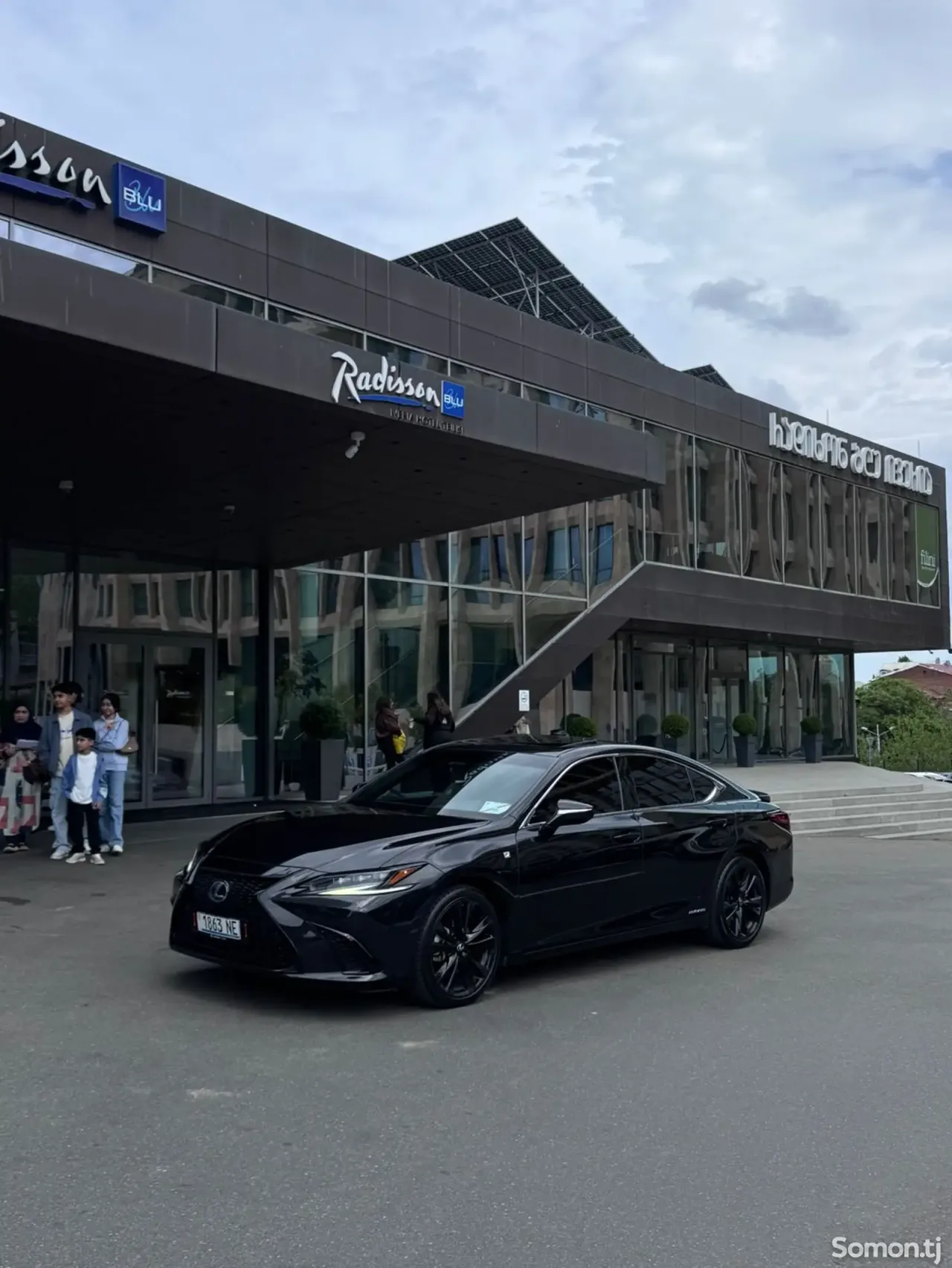 Lexus ES series 2023 · 2.5 AT