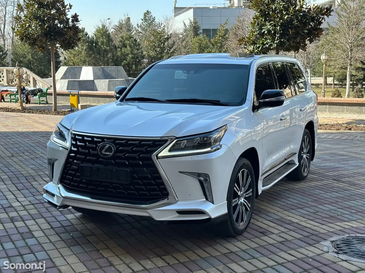 Lexus LX series 2022 · 5.7 AT