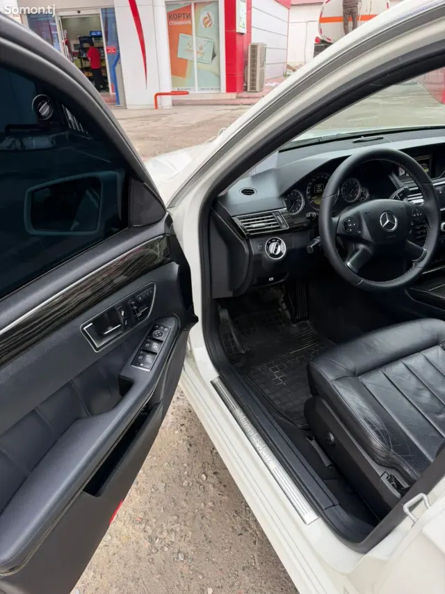 Mercedes-Benz E class 2013 · 3.0 AT