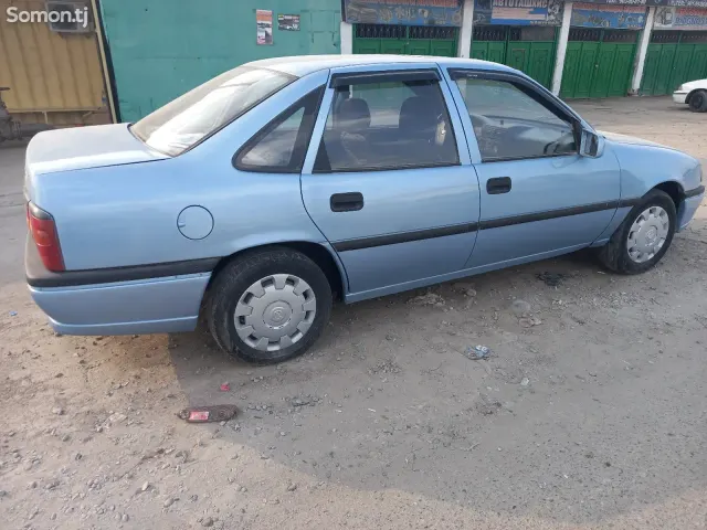 Opel Vectra A 1994 · 1.6 MT