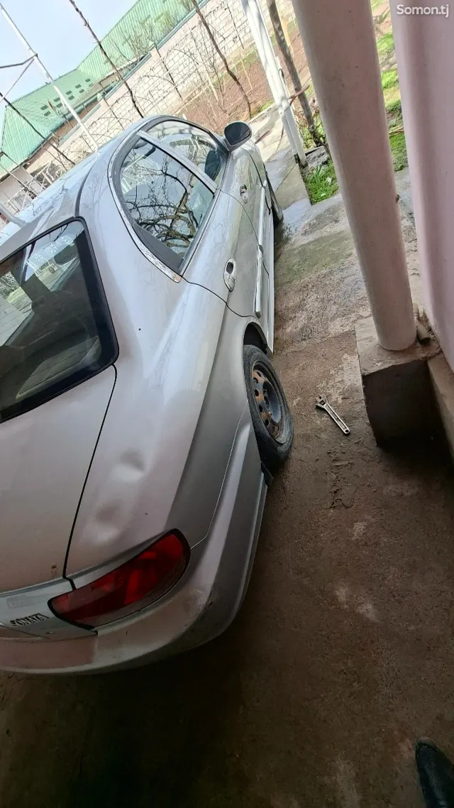 Hyundai Sonata 2003 · 1.6 MT