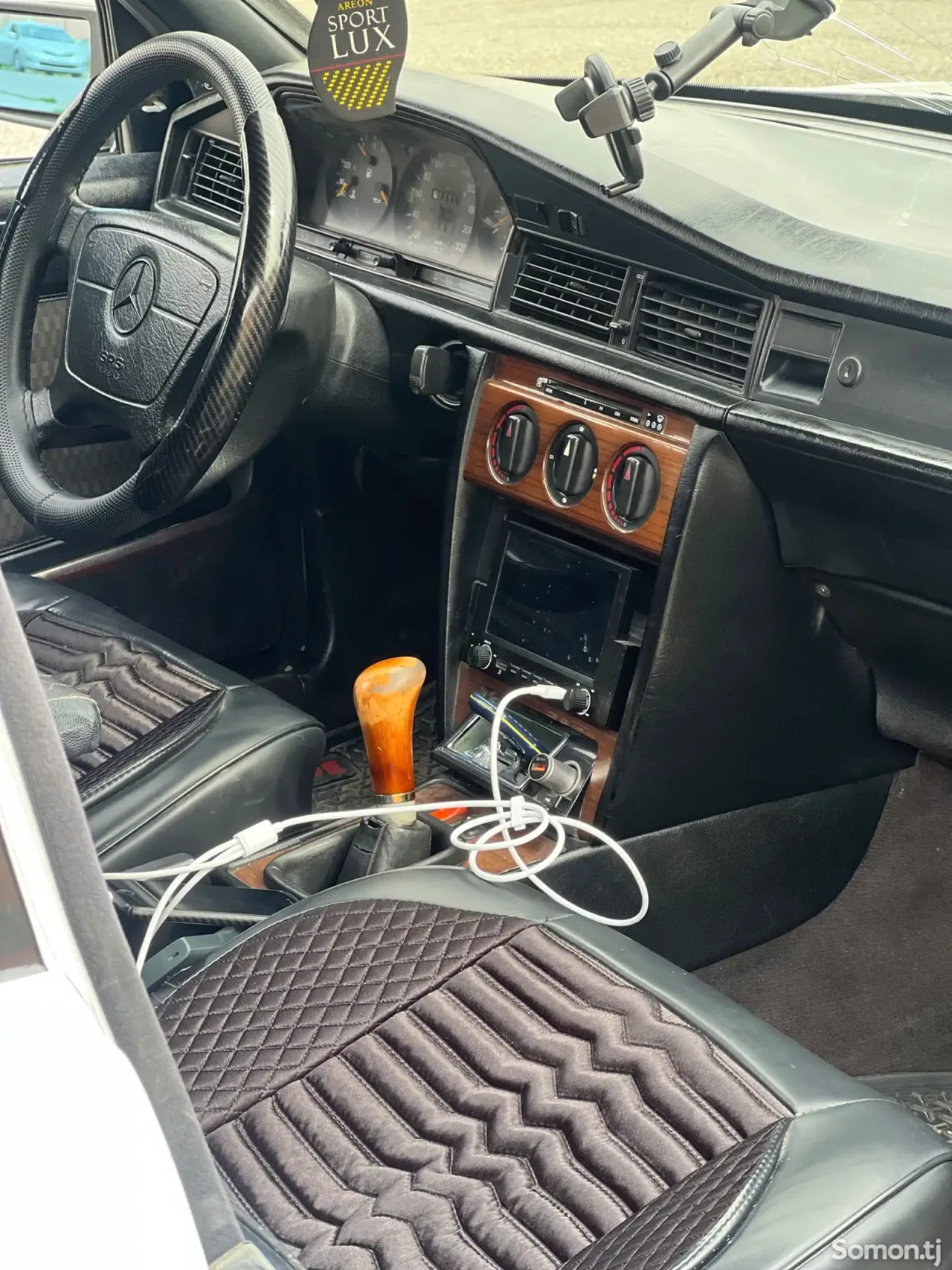 Mercedes-Benz W201 1993 · 2.0 MT