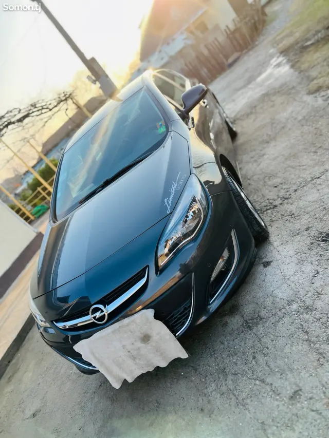 Opel Astra J 2014 · 1.4 MT