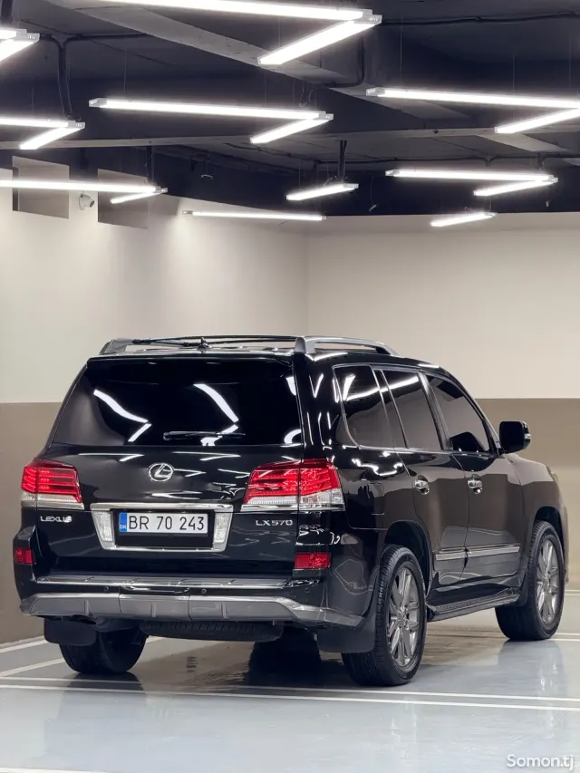 Lexus LX series 2015 · 5.7 AT
