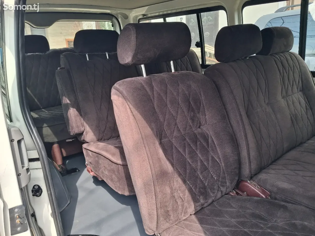 Toyota HiAce 2007 · 2.4 MT