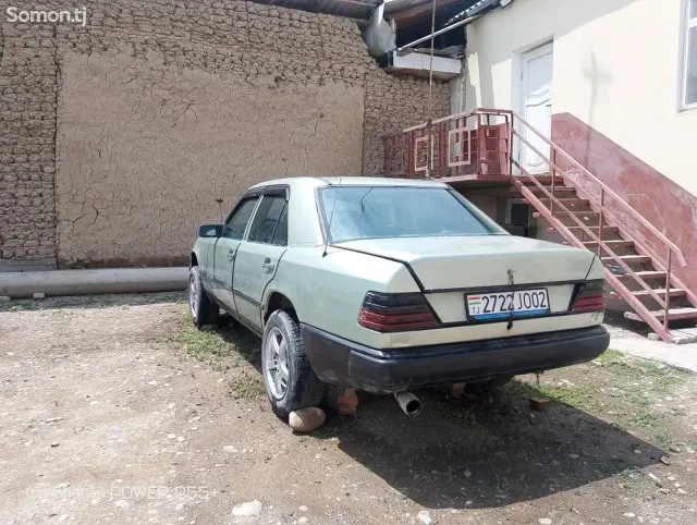 Mercedes-Benz W124 1987 · 1.8 MT