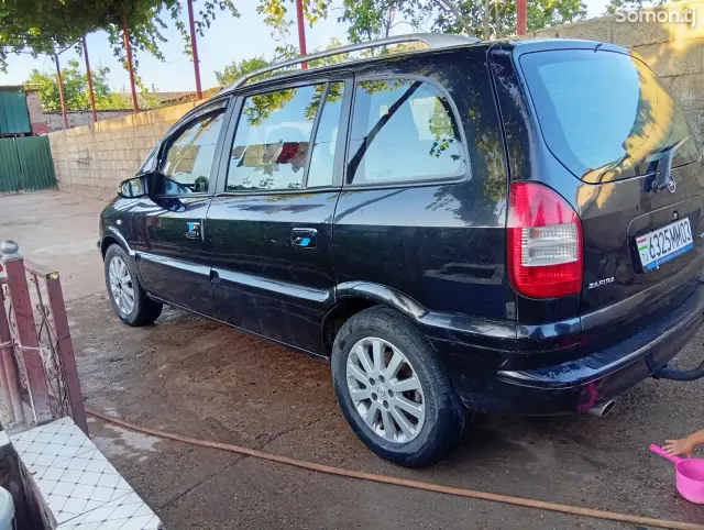 Opel Zafira 2004 · 1.8 MT