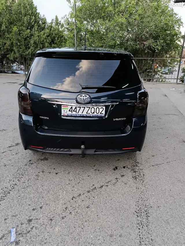 Toyota Verso 2014 · 1.6 MT