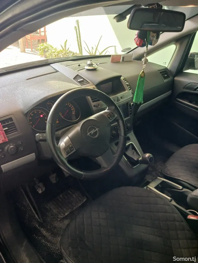 Opel Zafira 2006 · 1.8 MT