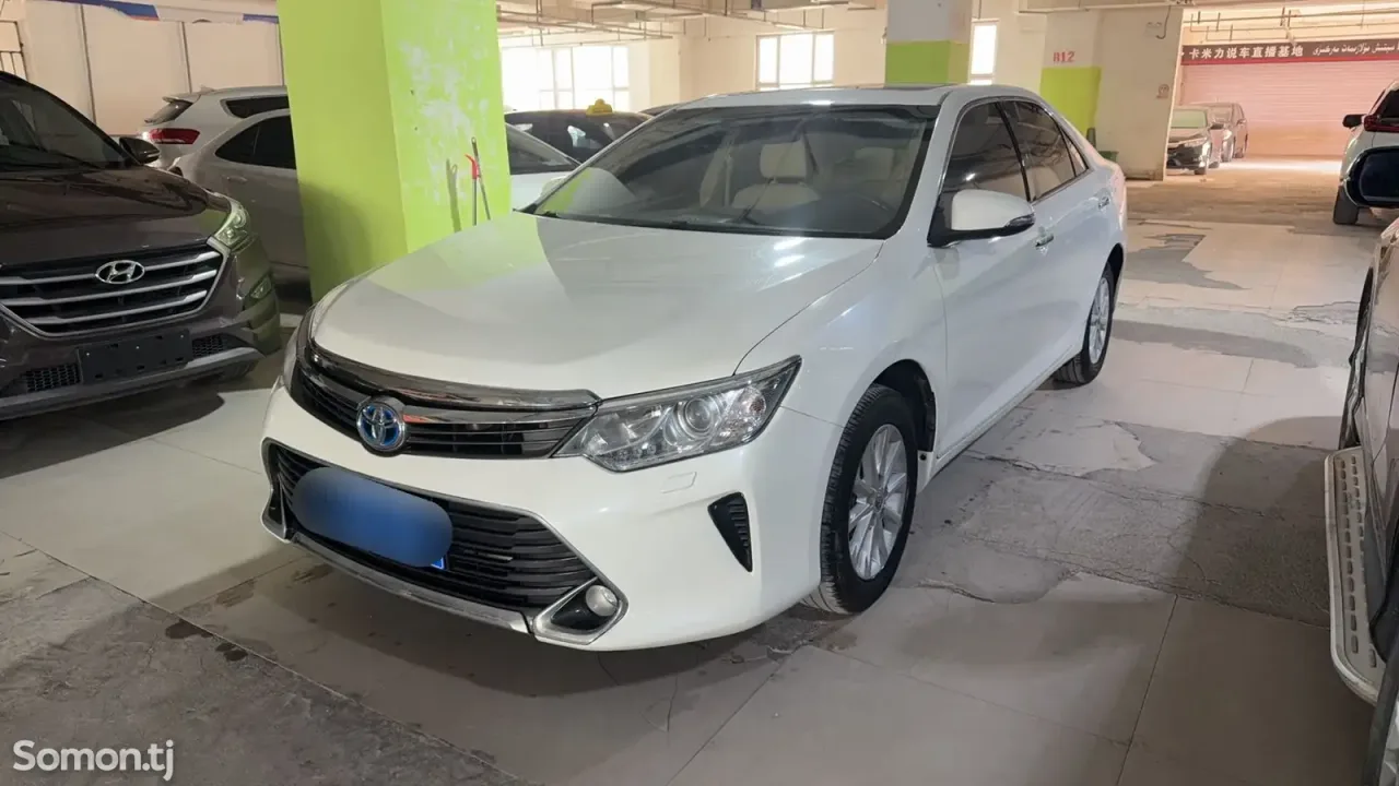 Toyota Camry 2015 · 2.5 AT