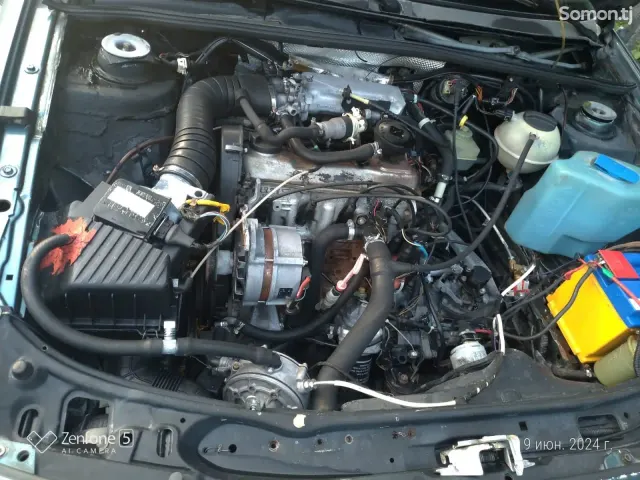 Volkswagen Passat 1990 · 1.8 MT