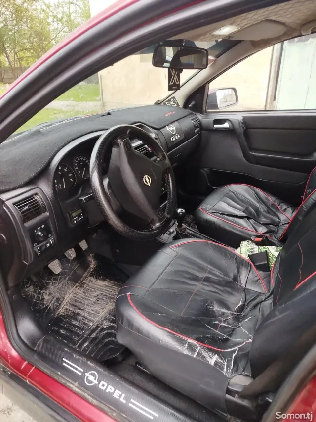 Opel Astra G 2004 · 1.6 MT