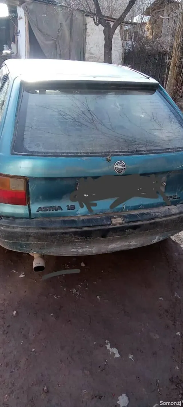 Opel Astra F 1992 · 1.6 MT