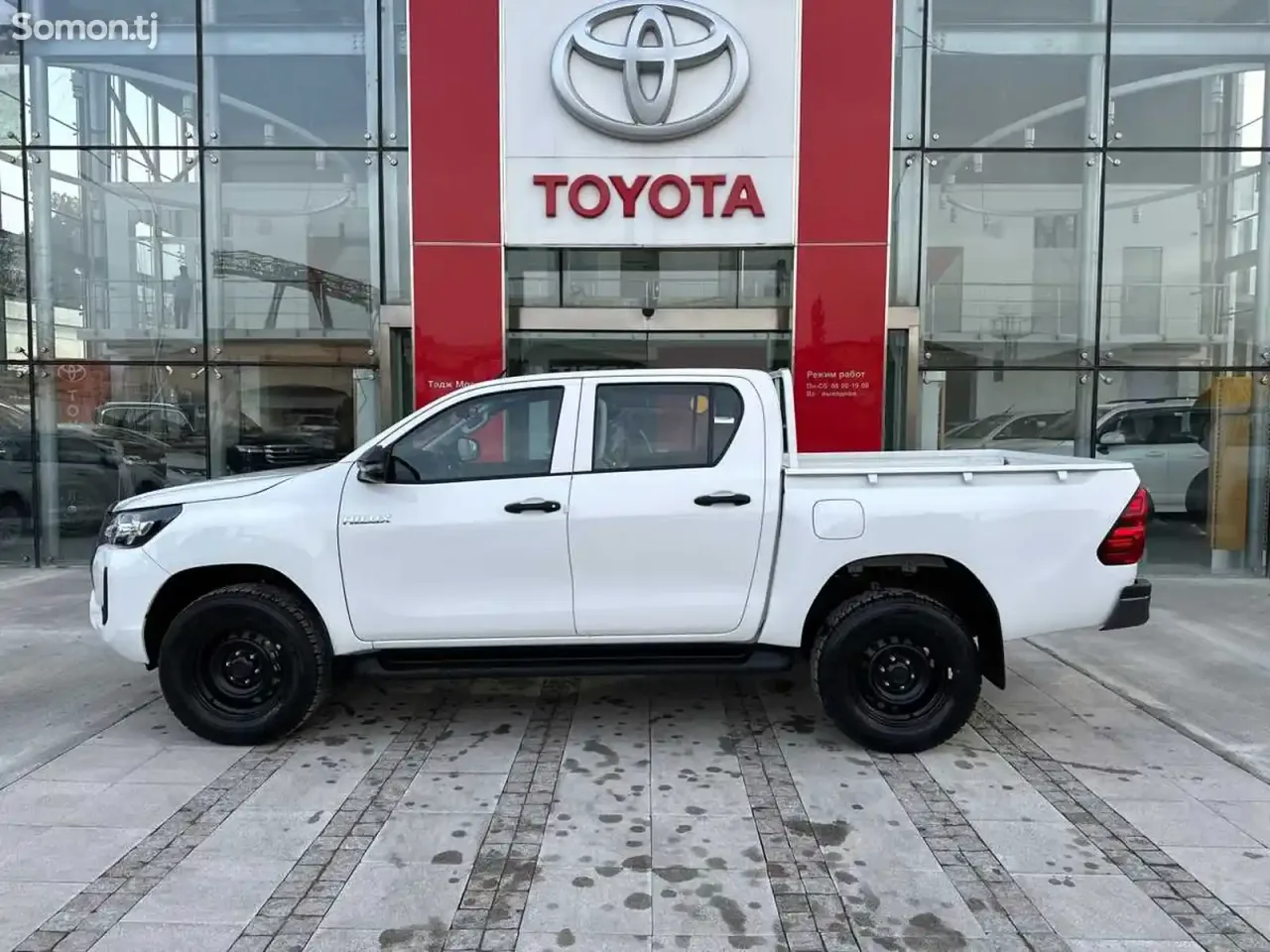 Toyota Hilux 2025 · 2.7 MT