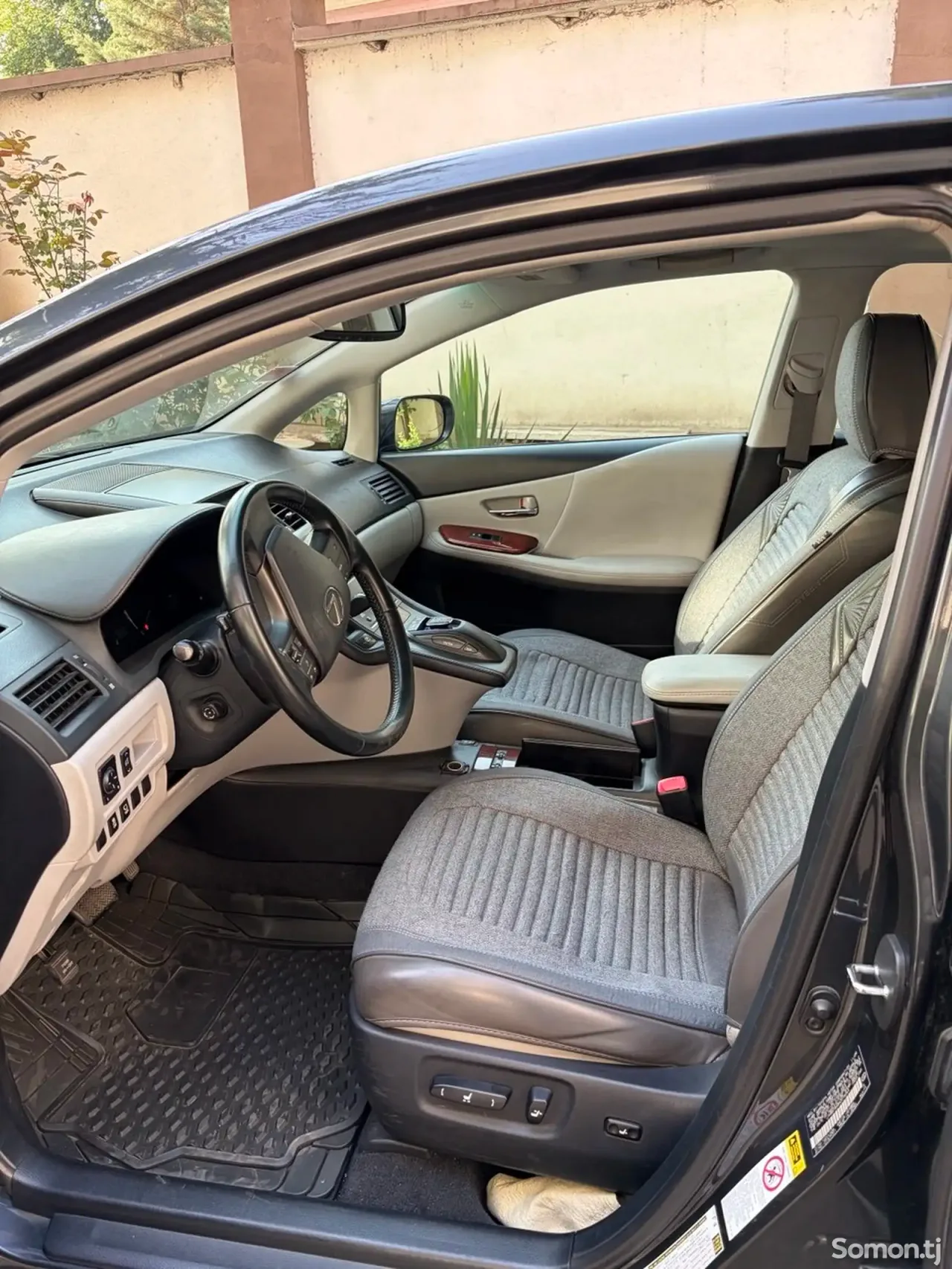 Lexus HS series 2010 · 2.5 AT