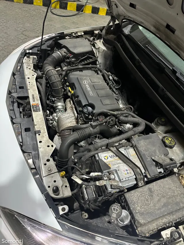 Opel Astra J 2014 · 1.4 MT