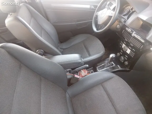 Opel Astra H 2008 · 1.6 AT