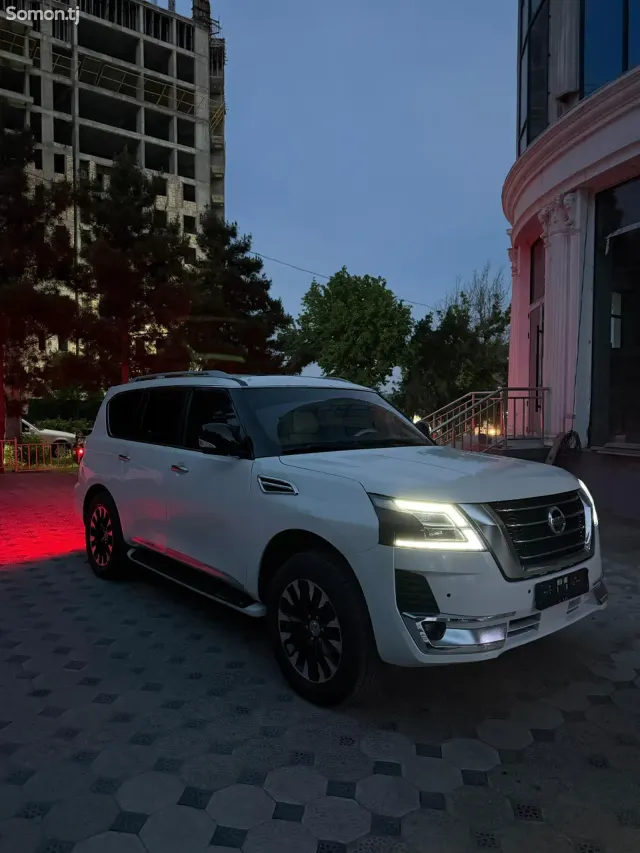 Nissan Patrol 2014 · 5.7 AT