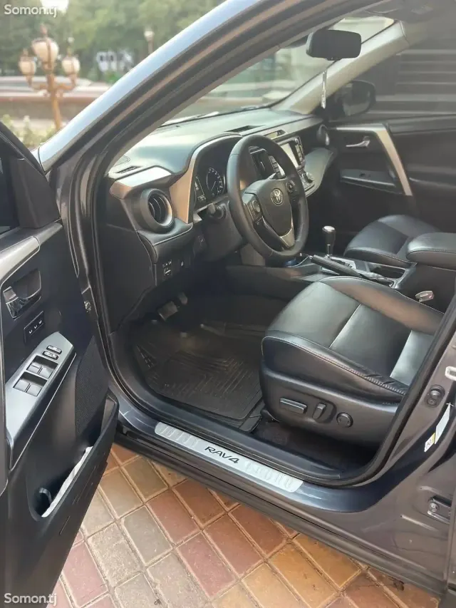 Toyota RAV 4 2017 · 2.5 AT