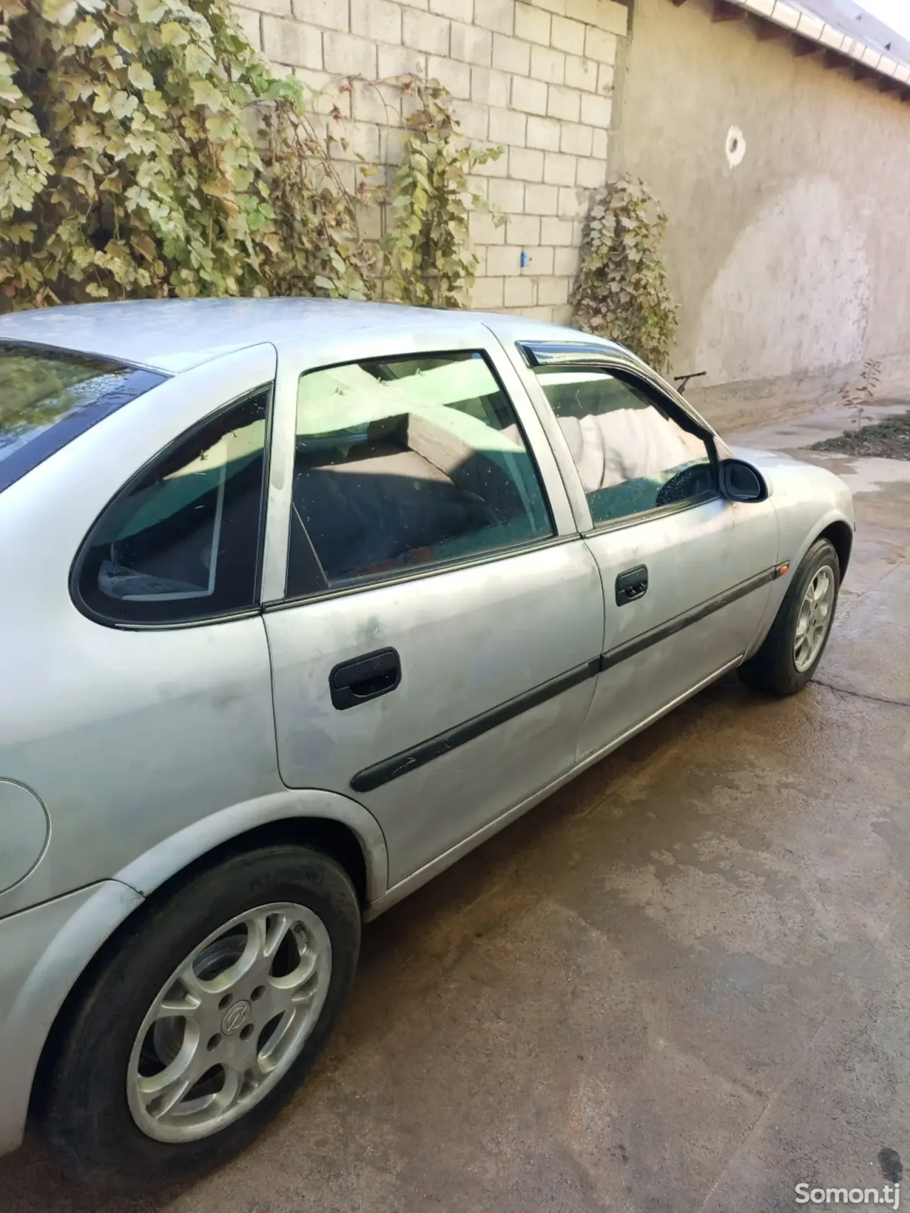 Opel Vectra B 1997 · 1.6 MT