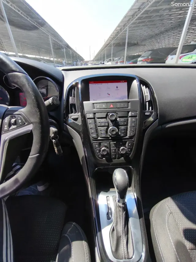 Opel Astra J 2015 · 2.0 AT