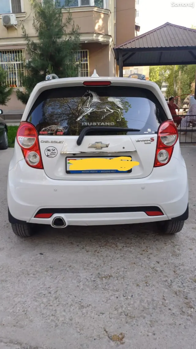 Chevrolet Spark 2015 · 1.1 AT