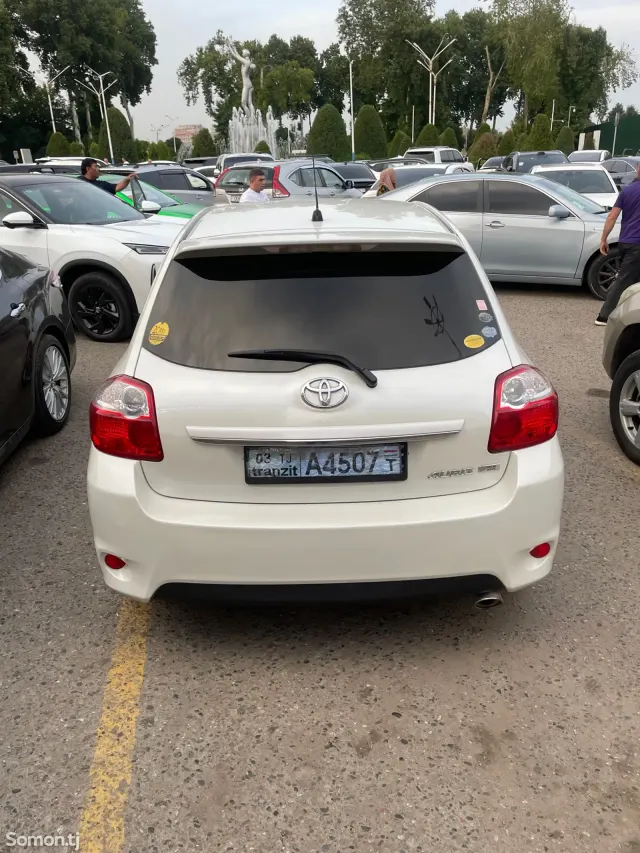 Toyota Auris 2012 · 1.8 AT