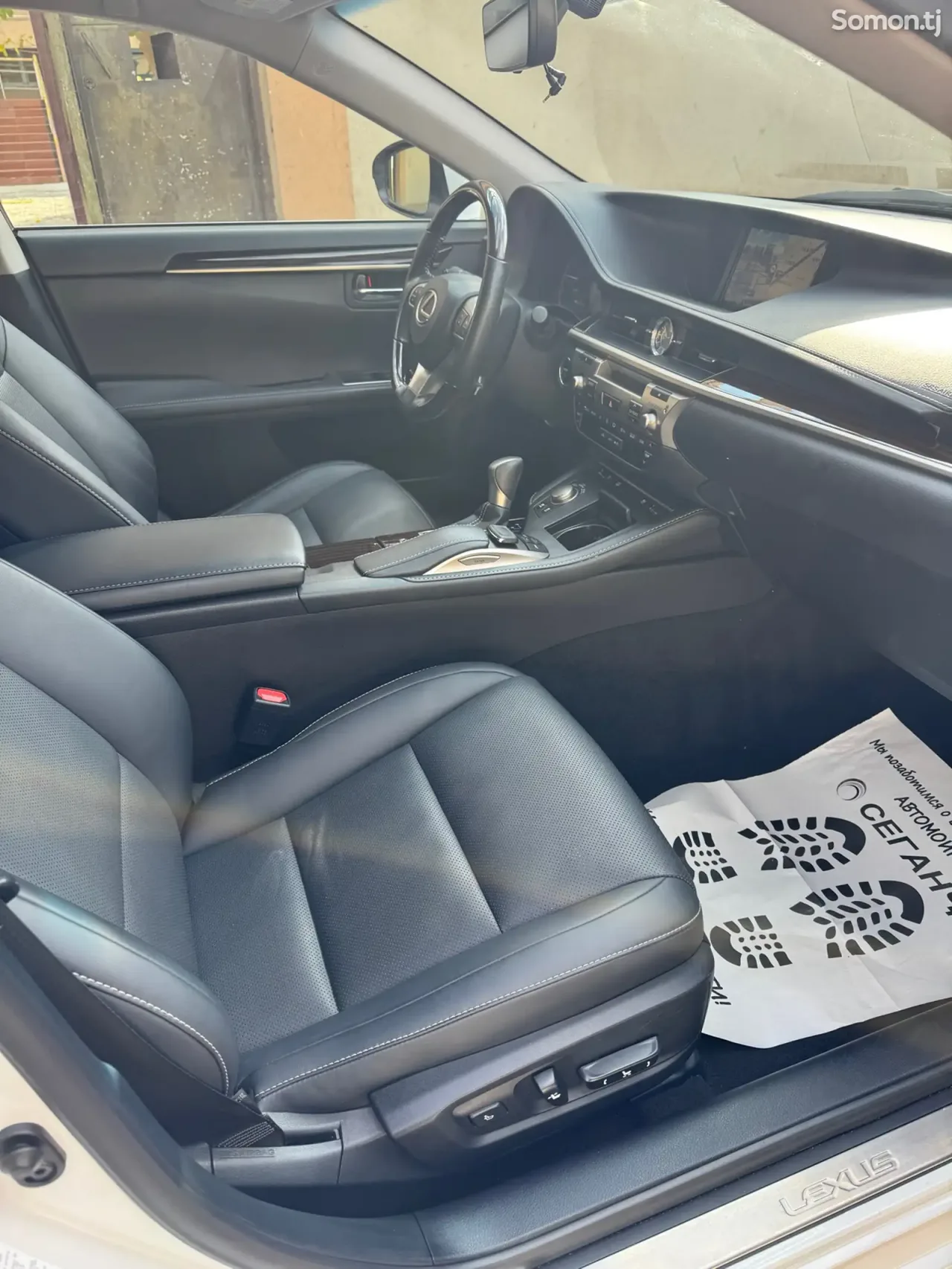 Lexus ES series 2016 · 3.0 AT