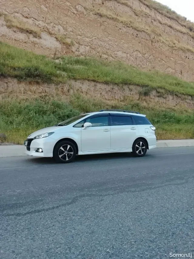Toyota Wish 2015 · 1.8 AT