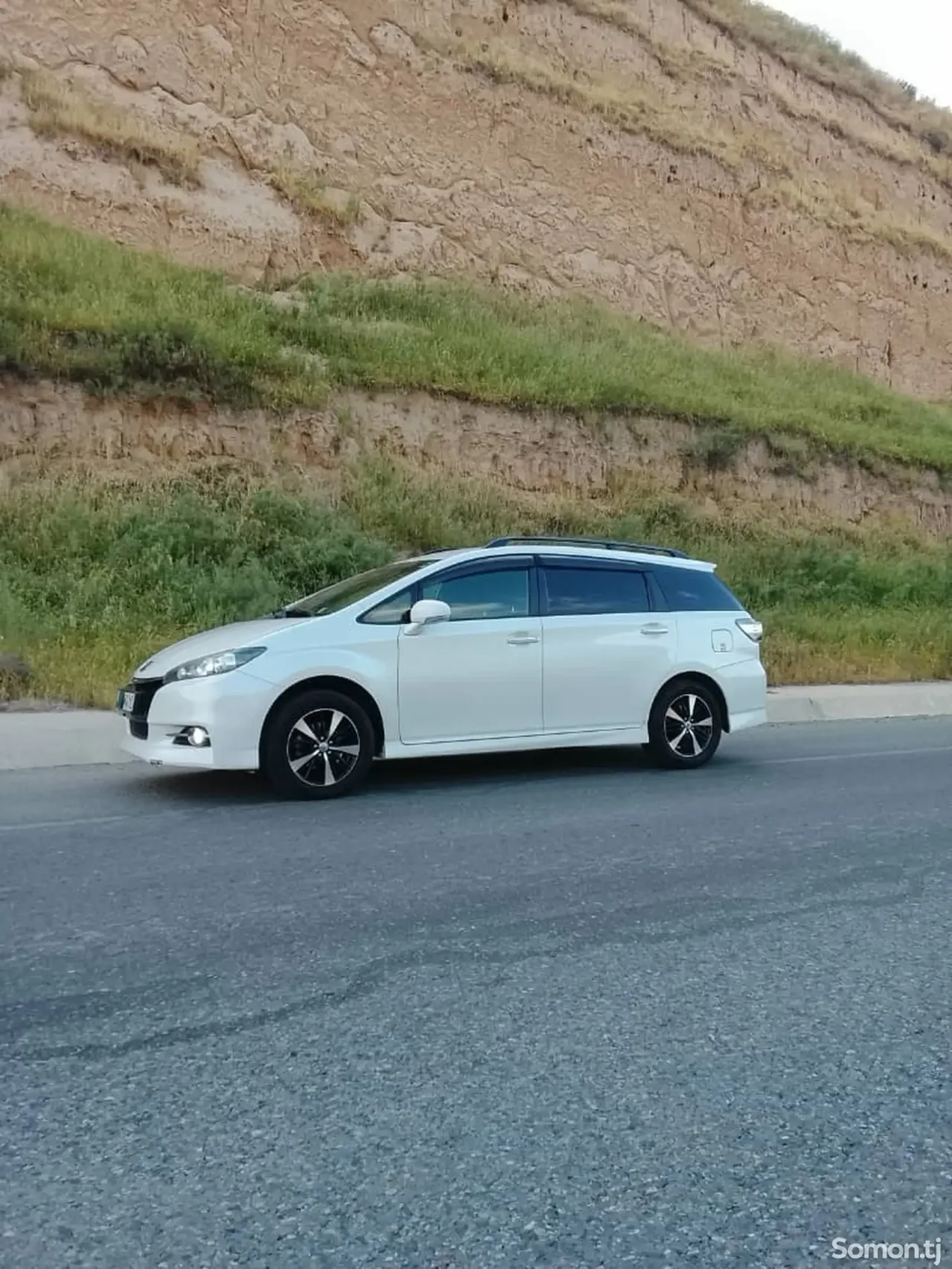 Toyota Wish 2015 · 1.8 AT