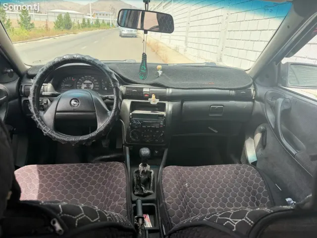 Opel Astra F 1993 · 1.6 MT