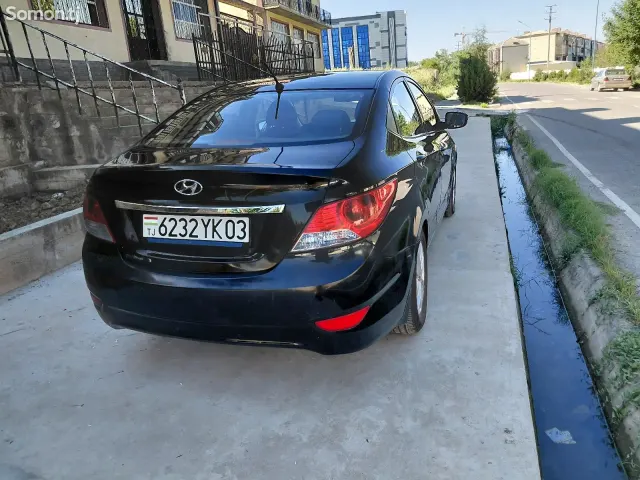 Hyundai Solaris 2011 · 1.6 MT