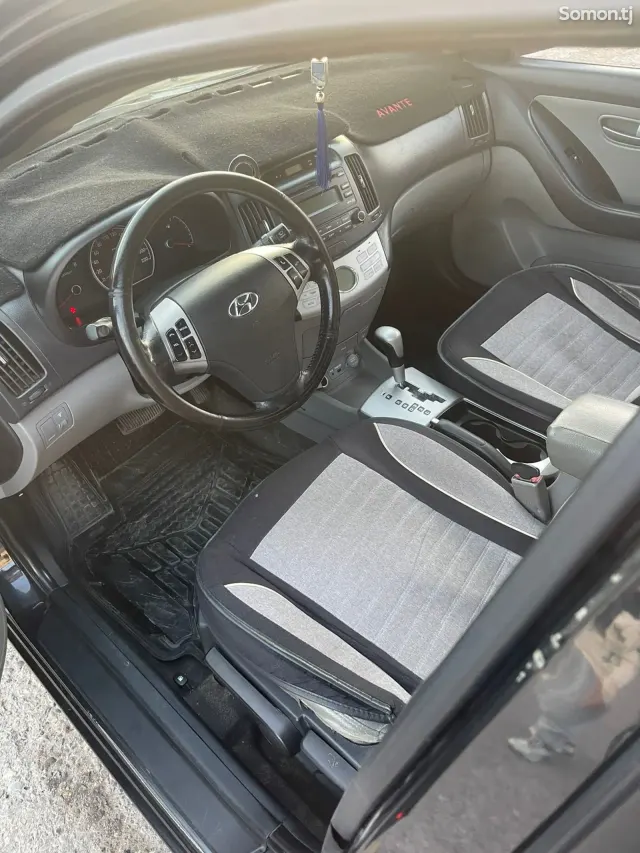 Hyundai Avante 2009 · 1.6 AT