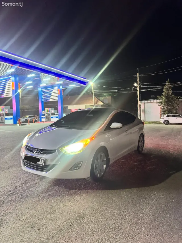 Hyundai Elantra 2013 · 2.0 AT