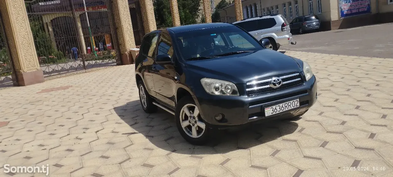 Toyota RAV 4 2006 · 2.2 MT